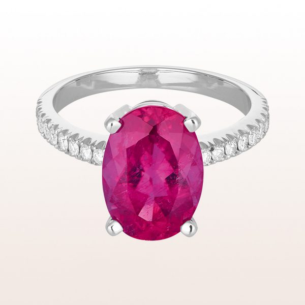 Ring with rubellite 4,17ct and brilliant cut diamonds in 18kt white gold