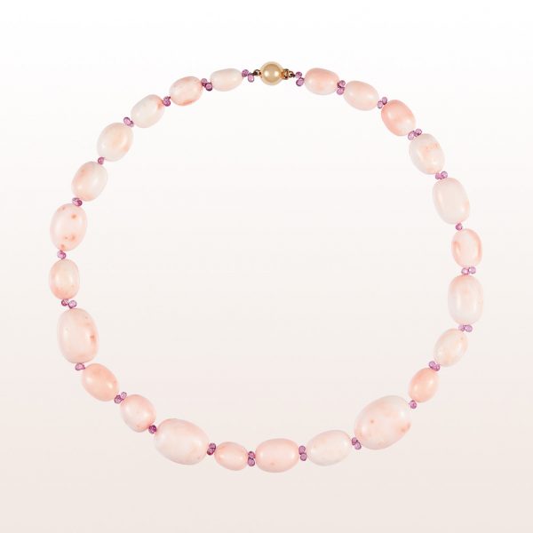 Necklace with pink coral, pink sapphire and an 18kt rose gold clasp