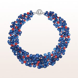 Necklace with kyanite, red coral and an 18kt white gold clasp