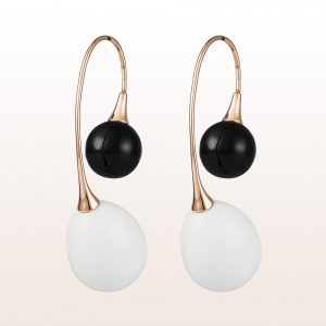 Earrings with onyx and white opals in 18kt rose gold