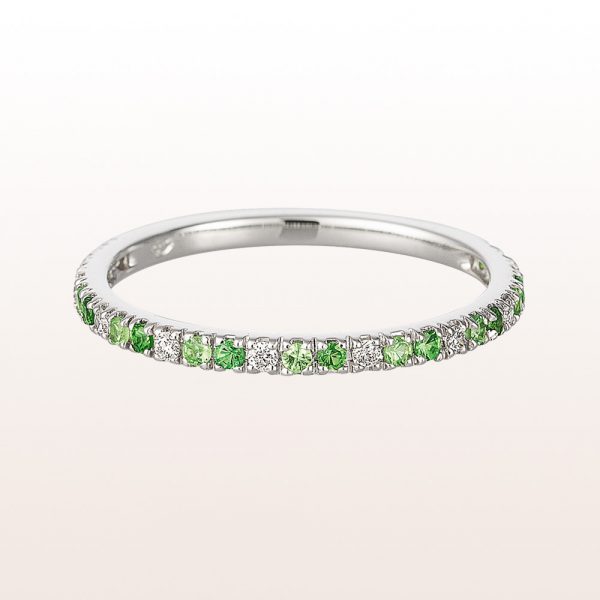 Ring with tsavorites and brilliant cut diamonds in 18kt white gold