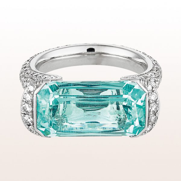 Ring with aquamarine 8,24ct and brilliant cut diamonds 2,08ct in 18kt white gold