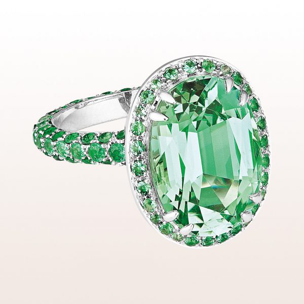 Ring with green tourmaline 7,66ct and emerald 1,82ct in 18kt white gold