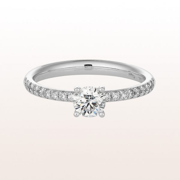 Ring with brilliant cut diamond 0,50ct an brilliant cut diamonds 0,17ct in 18kt white gold
