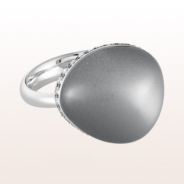 Ring with gray moonstone 15,35ct and brilliant cut diamonds 0,48ct in 18kt white gold