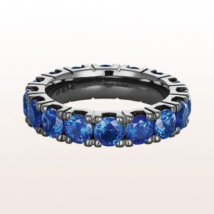 Ring with sapphire 4,00ct in black non-plated 18kt white gold