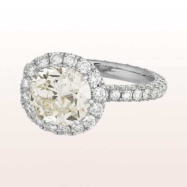 Ring mit Cushion cut Diamant 3,06ct und Brillanten 2,06ct in 18kt Weißgold