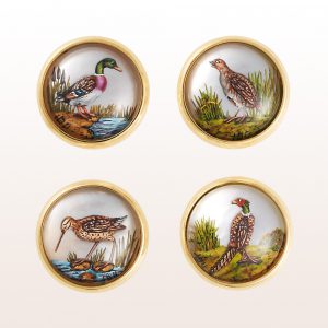 Hunting-themed cufflinks (birds) of crystal quartz and mother of pearls in 18kt yellow gold