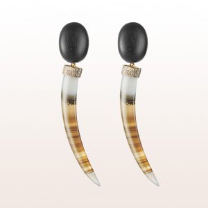 Earrings with ebony and agate in 18kt yellow gold