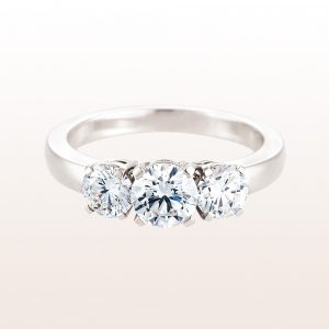 Ring with one brilliant cut diamonds 0,73ct and two brilliant cut diamonds 0,80ct in 18kt white gold