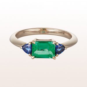 Ring with emerald 1,01ct and sapphire 0,43ct in 18kt white gold
