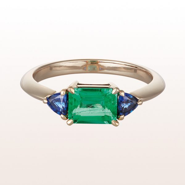 Ring with emerald 1,01ct and sapphire 0,43ct in 18kt white gold