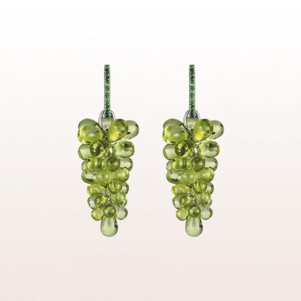 Earrings with peridot, tsavorite and brilliants in 18kt white gold