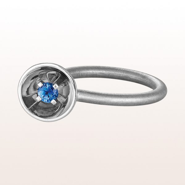 Ring "Tinting" from the artist Nicholas Le Moigne with sapphire 0,34ct in 18kt white gold