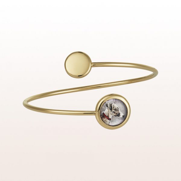 Bangle with dog drawing "Ida" out of crystal quartz and mother of pearl in 18kt yellow gold